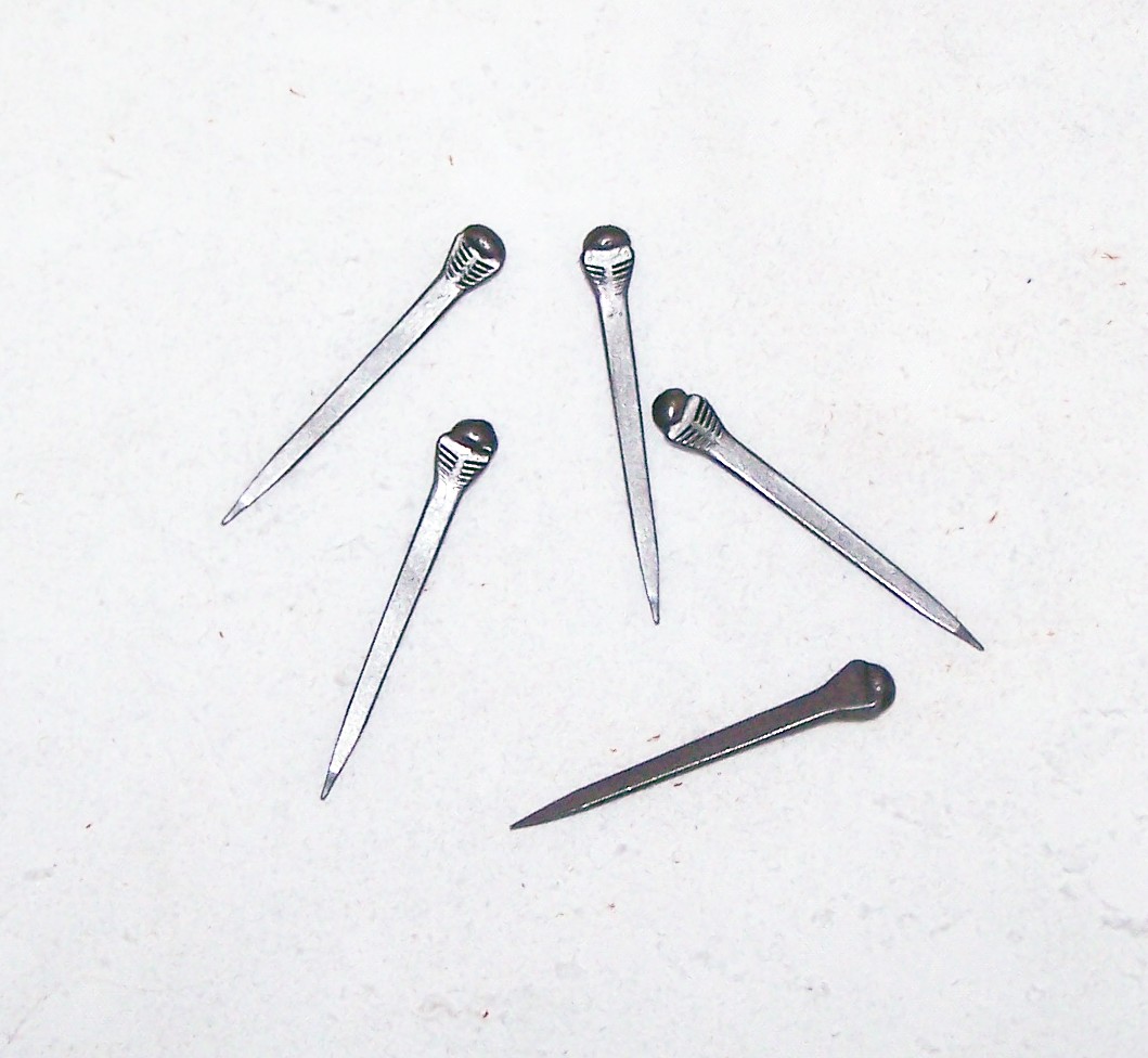 Vector #4.5 V-Trak Race Nails, 100 count box